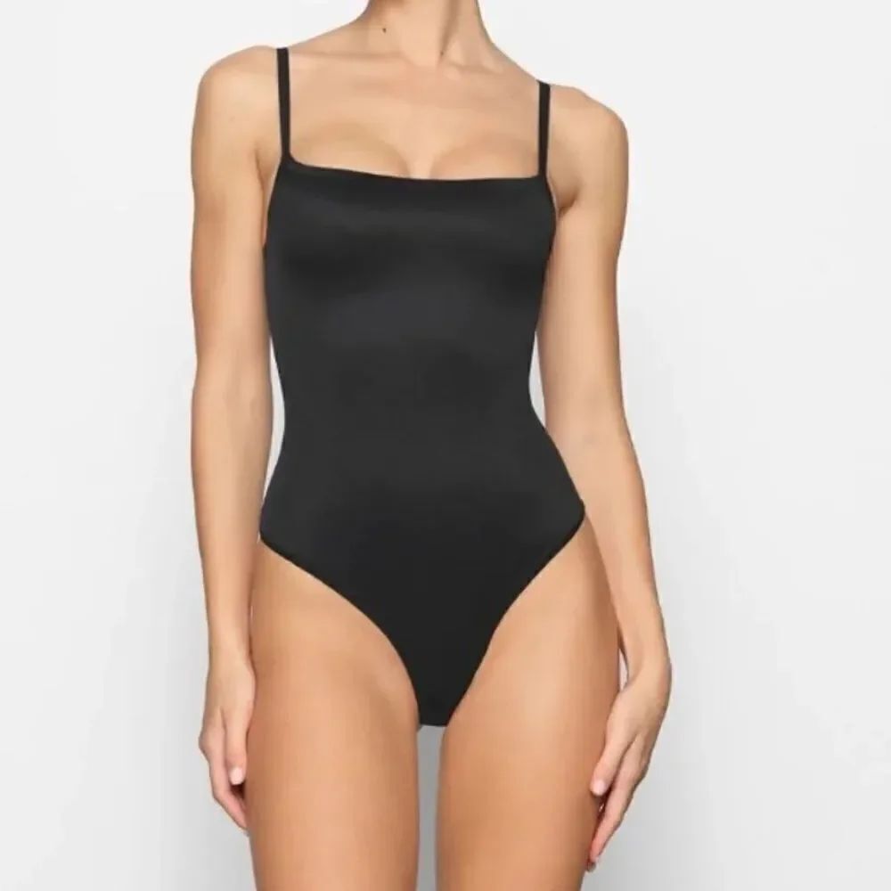 SKIMS Barely There Thong Shapewear Bodysuit Onyx Black Smoothing Tank Bodysuit